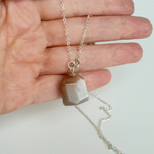 Load image into Gallery viewer, Saulės akmens A+ sidabro 925 vėrinys "Džiaugmas ir savirealizacija"