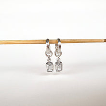 Load image into Gallery viewer, Elegantiški ir subtilūs topazo sidabro 925 auskarai moterims "Permainų vėjas"