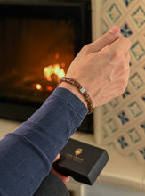 Load image into Gallery viewer, Juodojo Baltijos gintaro sidabro 925 apyrankė Vytis - "Saulės istorijos"