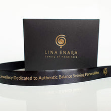 Load image into Gallery viewer, Labradorito A+ kubelių formos sidabro kaklo vėrinys "Sergėtojas" - Petit Secret