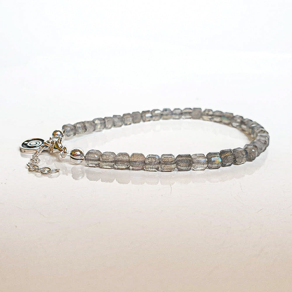 Labradorite A+ Cube Beads Silver Bracelet for Women "The Guardian" - Petit Secret