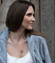 Load image into Gallery viewer, Saulės akmens A+ sidabro 925 vėrinys "Džiaugmas ir savirealizacija"